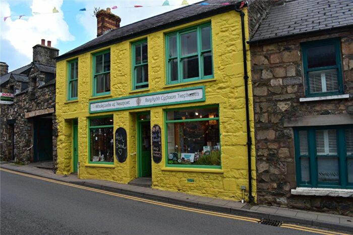 2 Bedroom Detached House For Sale In East Street, Newport, Pembrokeshire, SA42