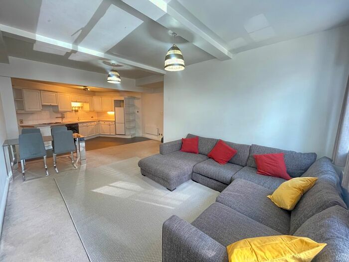 3 Bedroom Flat To Rent In Oxford Place, Oxford Road, Manchester, M1