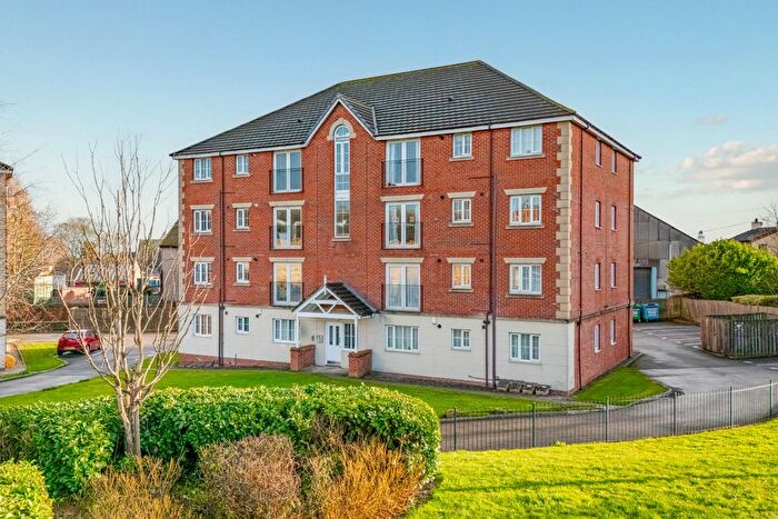 2 Bedroom Flat For Sale In Moorcroft, Ossett, WF5