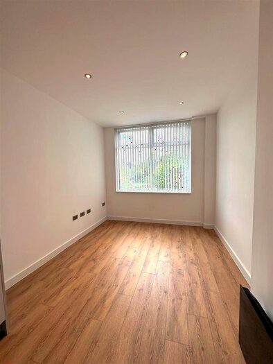 1 Bedroom Flat To Rent In Chalfont Park, Gerrards Cross, SL9