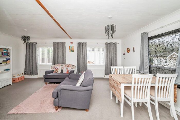2 Bedroom Mobile/park Home For Sale In Wayford Road, Smallburgh, Norwich, NR12