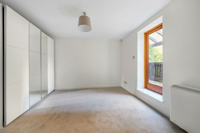 2 Bedroom Apartment To Rent In Boat Lifter Way Surrey Quays, SE16