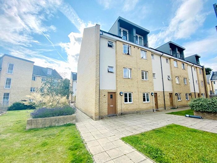 2 Bedroom Maisonette For Sale In Grove Road, Hitchin, SG4