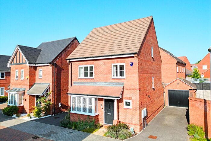 4 Bedroom Semi-Detached House To Rent In Piggott Road, Shinfield, Reading, Berkshire, RG2