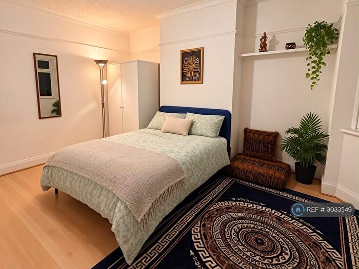 3 Bedroom Flat To Rent In Ajax Court, London, NW9