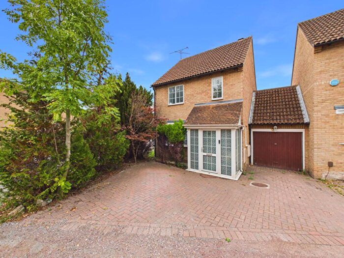 3 Bedroom Link Detached House For Sale In Faygate Way, Lower Earley, RG6