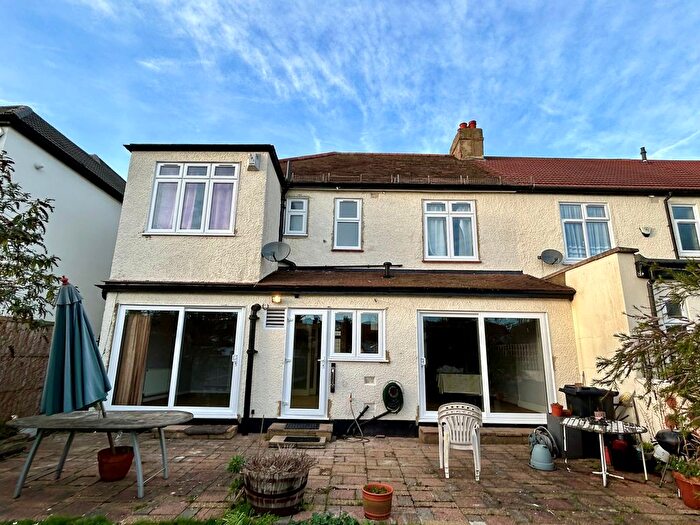 5 Bedroom End Terrace House To Rent In Glenwood Gardens, Gants Hill, Ilford, IG2