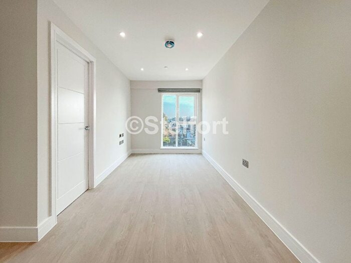 1 Bedroom Flat To Rent In Ravenings Parade, Goodmayes Road, Goodmayes, Ilford, IG3