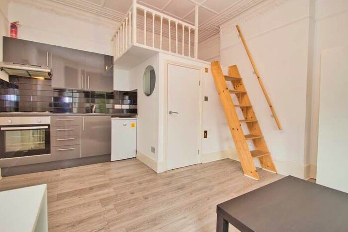 Flat To Rent In Kenton Road, Harrow, HA1