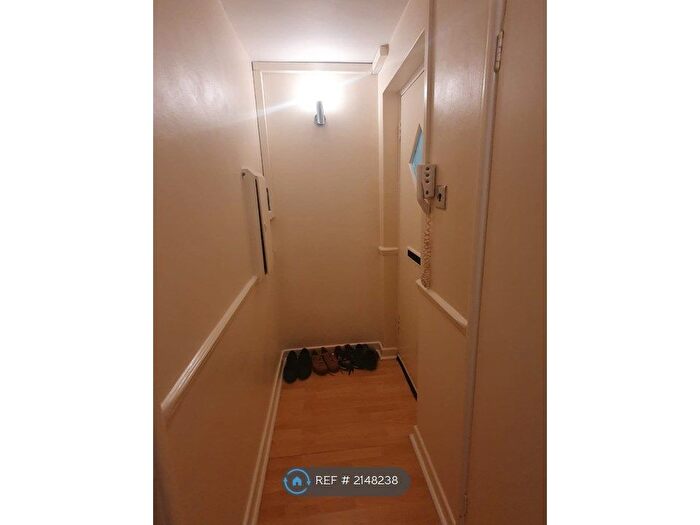 2 Bedroom Flat To Rent In Saxby Road, London, SW2