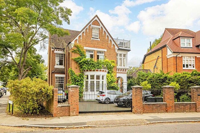 2 Bedroom Flat To Rent In Strawberry Hill Road, Twickenham, TW1