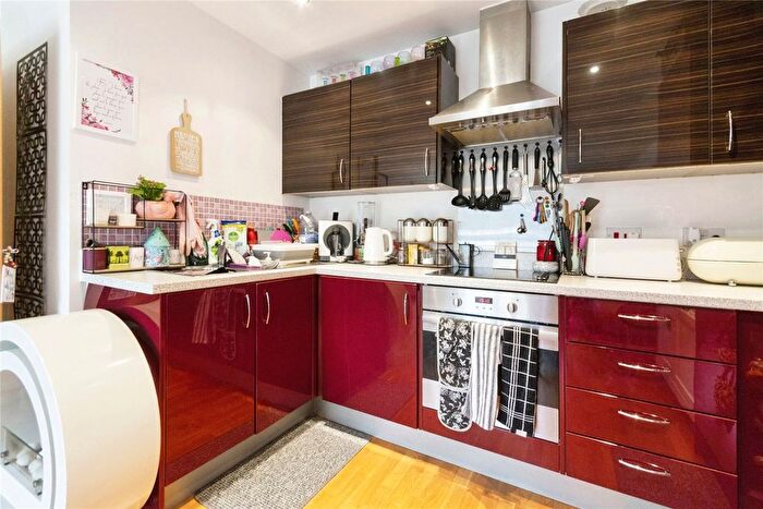 2 Bedroom Flat For Sale In Walsworth Road, Hitchin, Hertfordshire, SG4