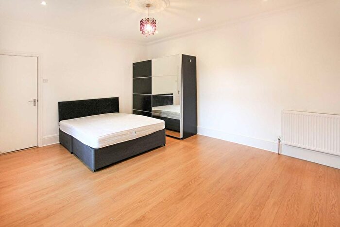 Studio To Rent In Endymion Road, London, N4