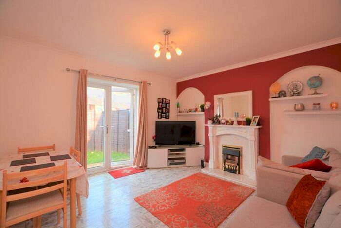 2 Bedroom Flat To Rent In Churchill Road, Slough, SL3