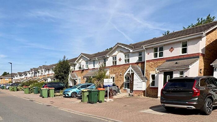 3 Bedroom End Of Terrace House For Sale In Richard House Drive, London, E16