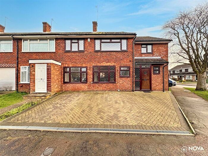 4 Bedroom Property For Sale In White Horse Close, Hockliffe, LU7