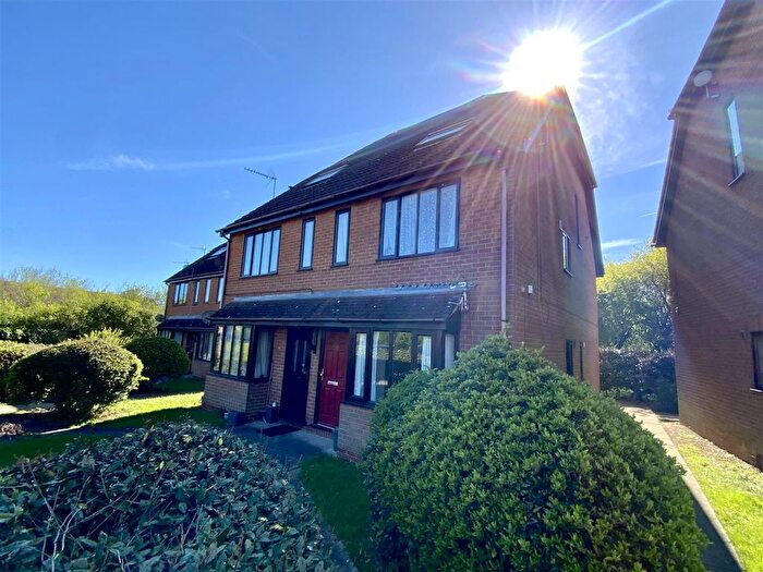 1 Bedroom Flat For Sale In Bergamot Gardens, Walnut Tree, Milton Keynes, MK7