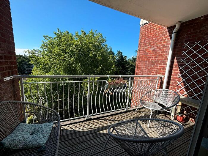 2 Bedroom Apartment To Rent In Lindsay Road, Poole, BH13