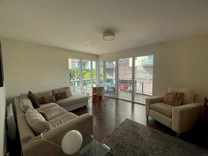 2 Bedroom Flat To Rent In Victoria Wharf, Watkiss Way, Cardiff, CF11