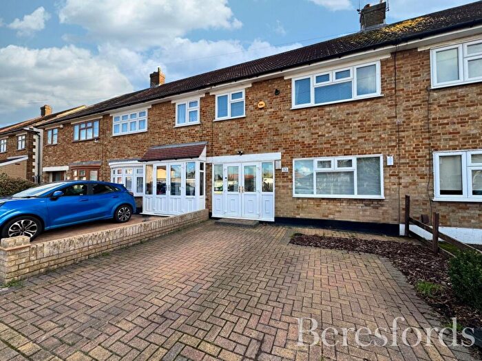 3 Bedroom Terraced House For Sale In Hood Road, Rainham, RM13