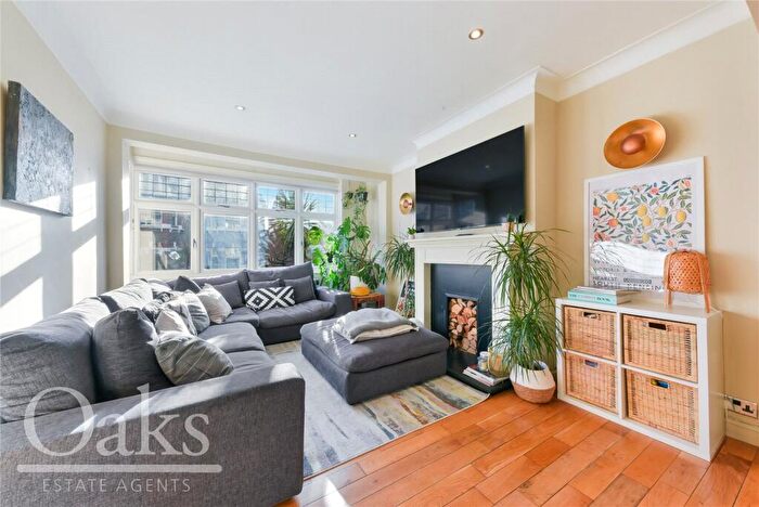 4 Bedroom Semi Detached House For Sale In Waddon Park Avenue, Croydon, CR0