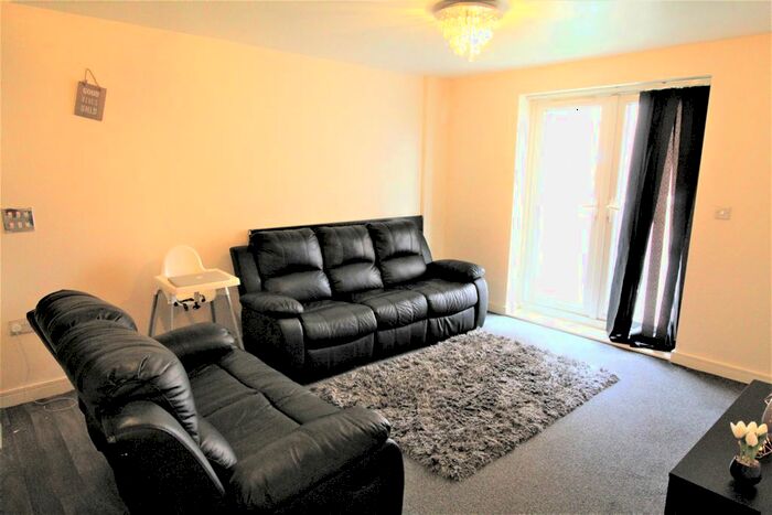 2 Bedroom Flat To Rent In Overstone Court, Cardiff, CF10