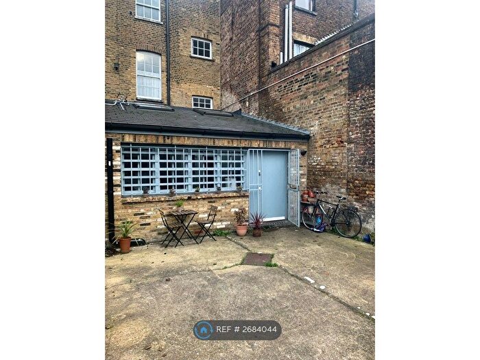 Studio To Rent In Old Kent Road, London, SE1