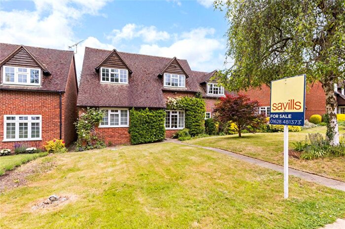 4 Bedroom Detached House For Sale In Bigfrith Lane, Cookham, Maidenhead, Berkshire, SL6