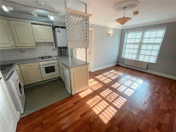 1 Bedroom Flat To Rent In Calcott Park, Yateley, GU46