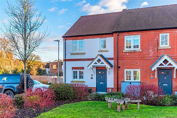 2 Bedroom End Of Terrace House For Sale In Lakeside Avenue, Kings Langley, Hertfordshire, WD4