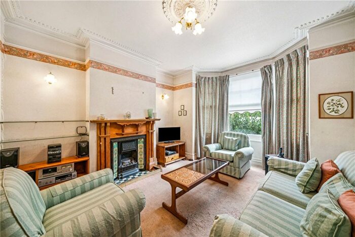 2 Bedroom Flat For Sale In Harbord Street, London, SW6
