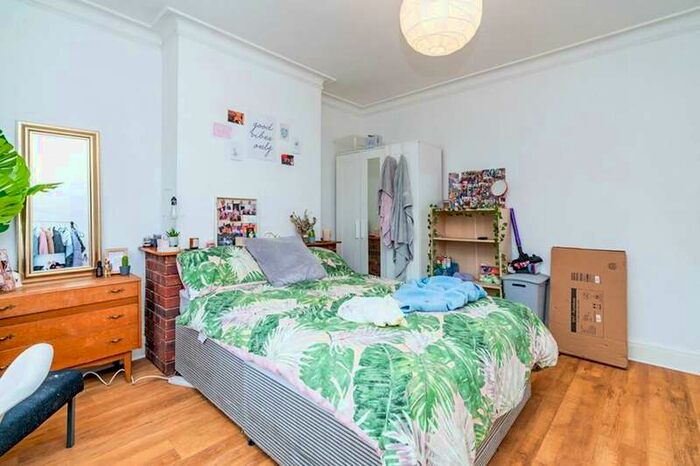 6 Bedroom Semi-Detached House To Rent In Ripstone Gardens, Southampton, SO17