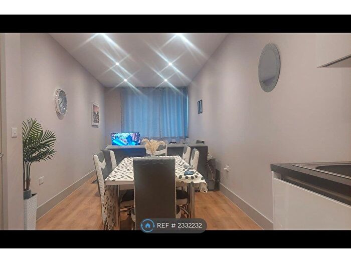 1 Bedroom Flat To Rent In Cube House, Stoke Mandeville, Aylesbury, HP22