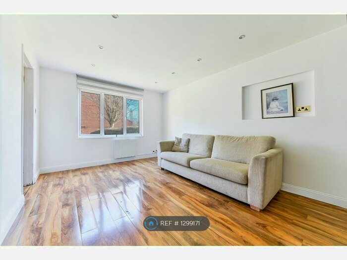 2 Bedroom Flat To Rent In Botham Close, Edgware, HA8