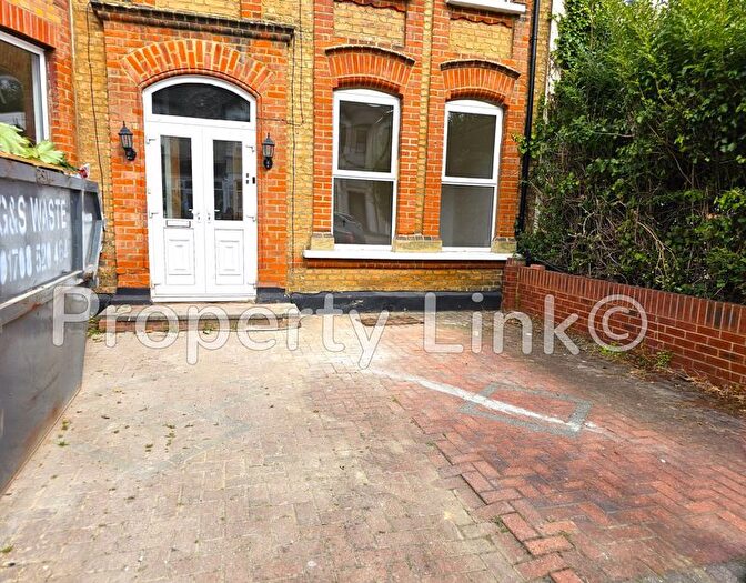 2 Bedroom Flat To Rent In Valentines Road, Ilford, IG1