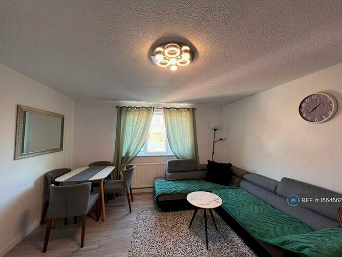 2 Bedroom Flat To Rent In Hall Lane, London, E4