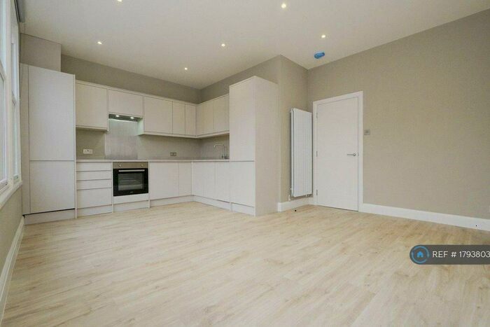 2 Bedroom Flat To Rent In Upper Tollington Park, London, N4