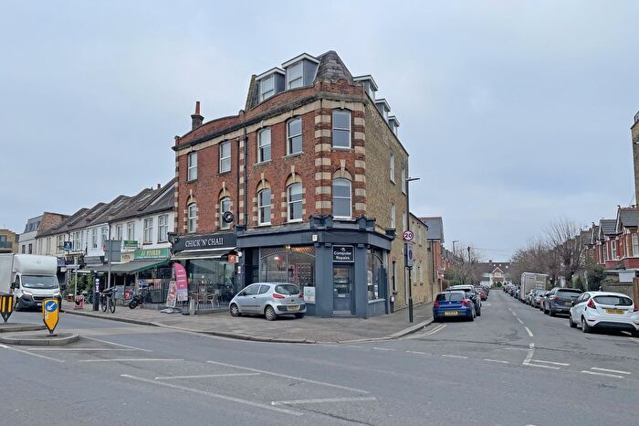 2 Bedroom Flat To Rent In Durnsford Road, London, SW19