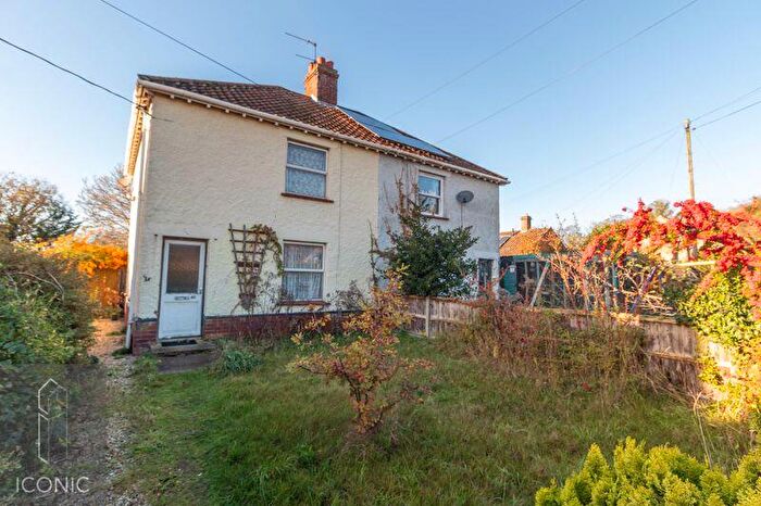 3 Bedroom Semi Detached House For Sale In Lime Tree Avenue, Old Costessey, Norwich, NR8