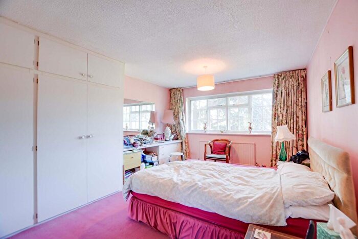 4 Bedroom Detached House For Sale In The Yews, Oadby, Leicester, LE2