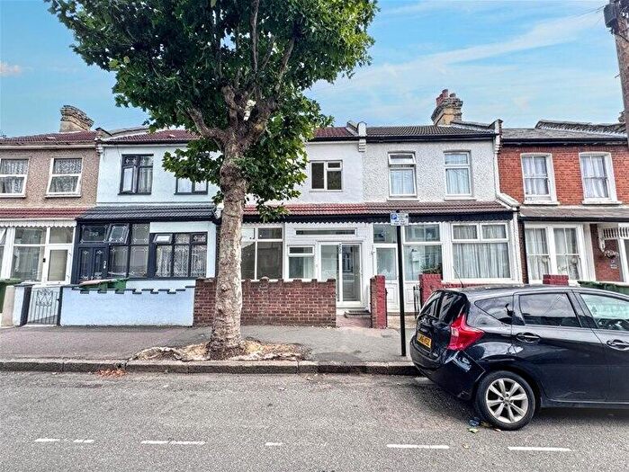 3 Bedroom House To Rent In Dersingham Avenue, Manor Park, E12