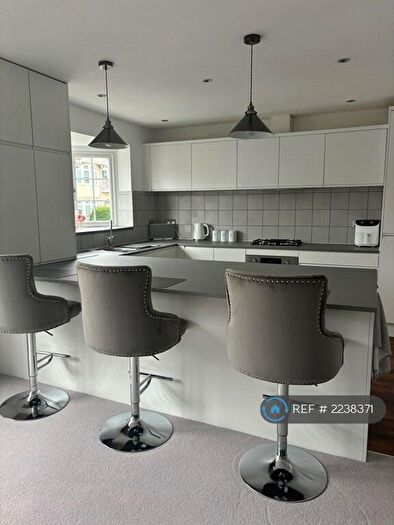 2 Bedroom Flat To Rent In Leigh Cliff Road, Leigh-On-Sea, SS9