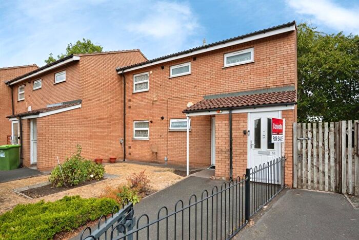 3 Bedroom Maisonette For Sale In Barncroft Street, West Bromwich, B70