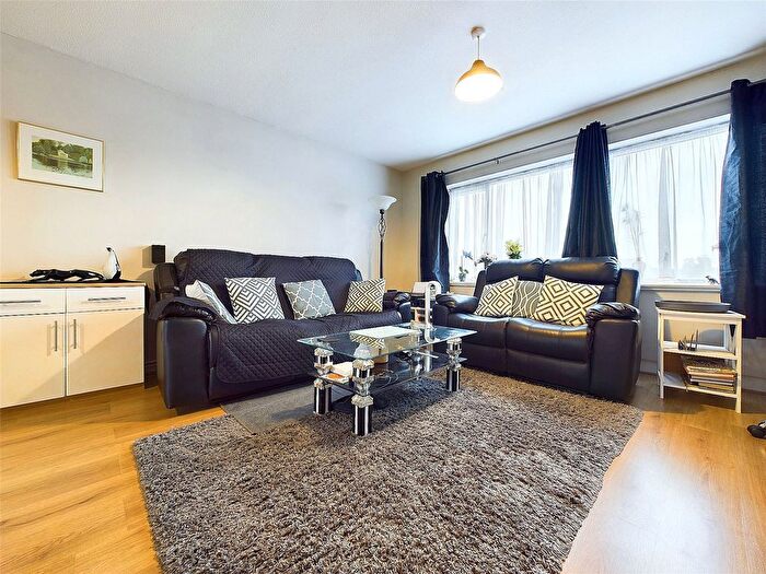 1 Bedroom Flat To Rent In Hanworth Road, Hounslow, TW4