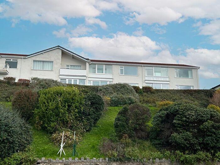 2 Bedroom Flat For Sale In Warren Drive, Deganwy, LL31