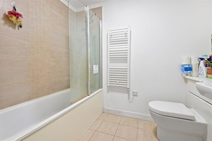 1 Bedroom Flat For Sale In Park Lodge Avenue, West Drayton, UB7