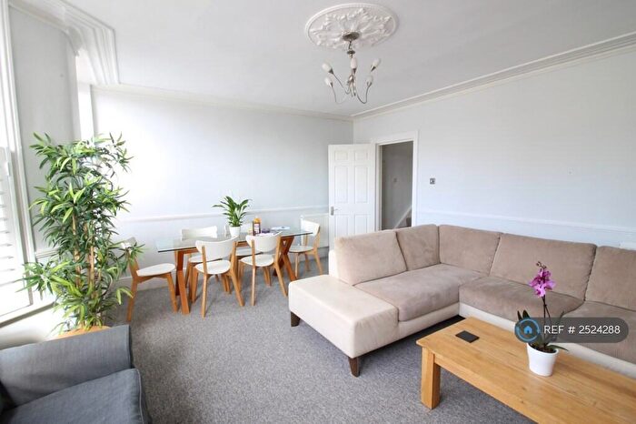 3 Bedroom Maisonette To Rent In Luccombe Hill, Bristol, BS6