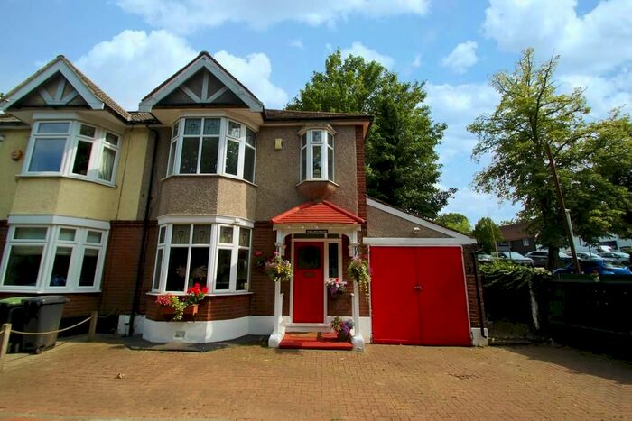 3 Bedroom Semi-Detached House To Rent In Chigwell Road, Woodford Green, IG8