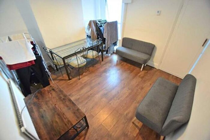 4 Bedroom Terraced House To Rent In Essex Street, Reading, RG2