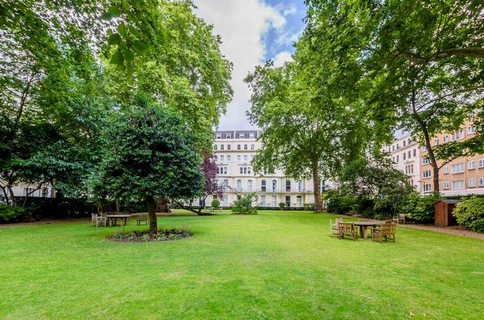 2 Bedroom Flat For Sale In Kensington Gardens Square, Bayswater, London, W2